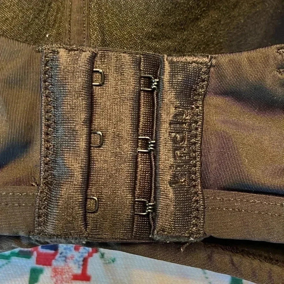 KINDLY 40DD black bra - Picture 3 of 7